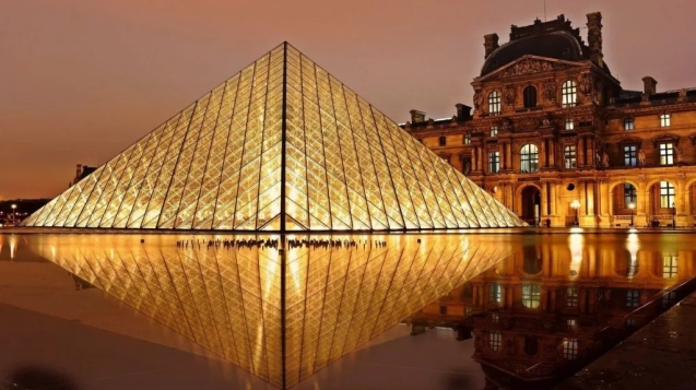 louvre-lights-night-paris-1024x576